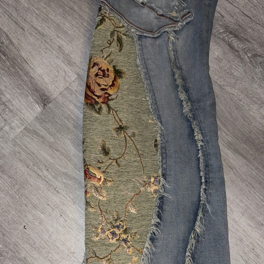 Stylish Gray Floral Men's Jeans - Picture 3 of 5